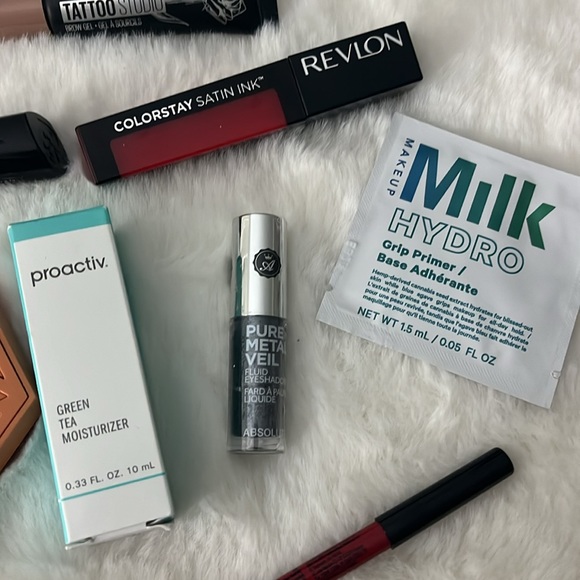 Makeup and skincare bundle - Picture 2 of 8